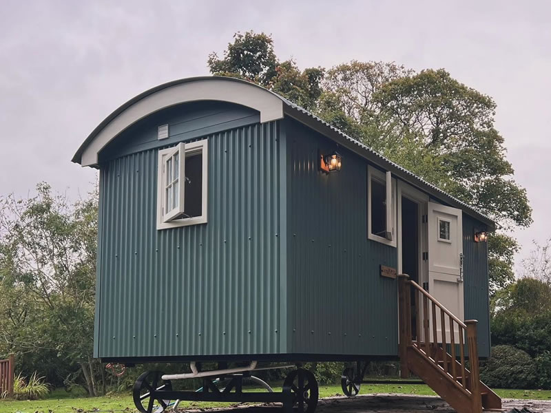 18ft x 8ft Shepherds Hut - The Hideaway - Luxury Shepherds Hut for sale