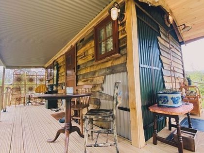 Bespoke Shepherds Hut to Buy - Snug Hollow - 18ft x 8ft - Outside